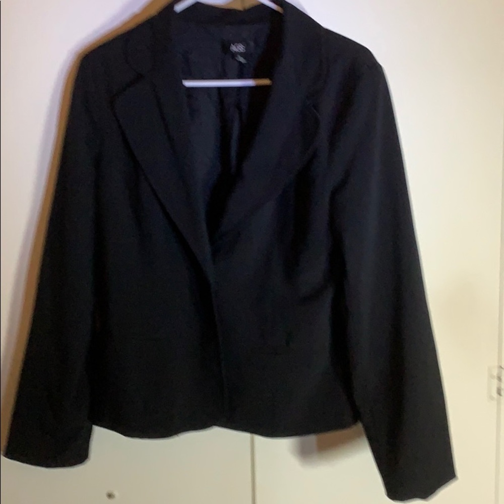 Blazer - Picture 2 of 3